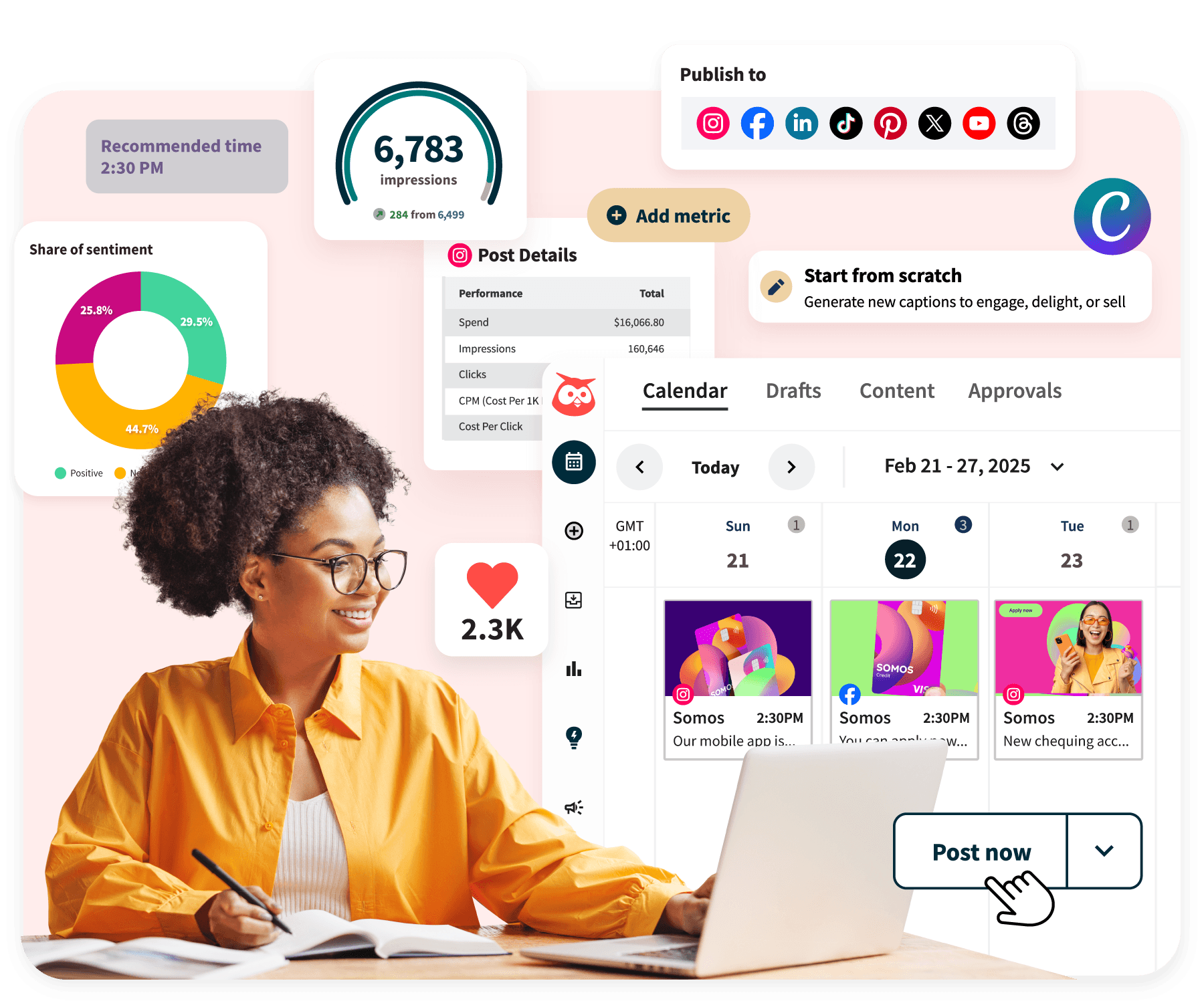 Eine Frau am Laptop verwendet das Hootsuite-Dashboard